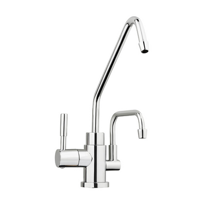 1-Wege-Hahn Free dargestellt mit Auslassventilen. Aus dem kleineren Auslassventil kommt des Abwasser heraus, aus dem größeren Hahn kommt das gefilterte Wasser.